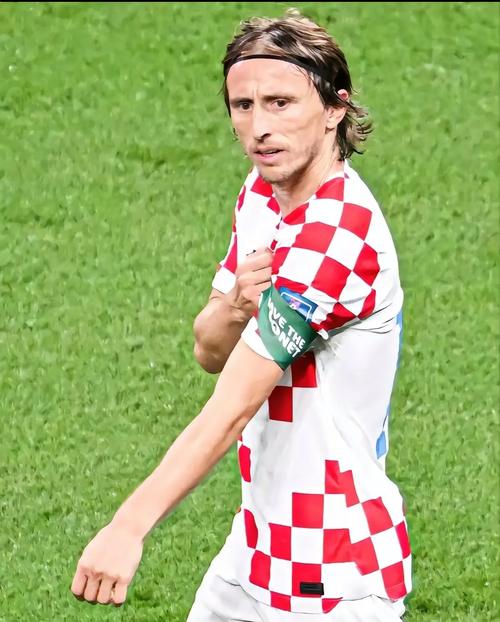 替补上阵，国米两位小将斯皮纳塞和博沃上演一线队首秀