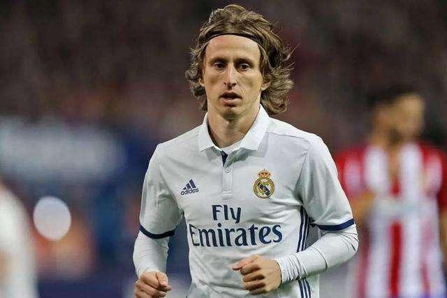 记者：世界杯抽签仪式开始前，大力神杯已经抵达华盛顿