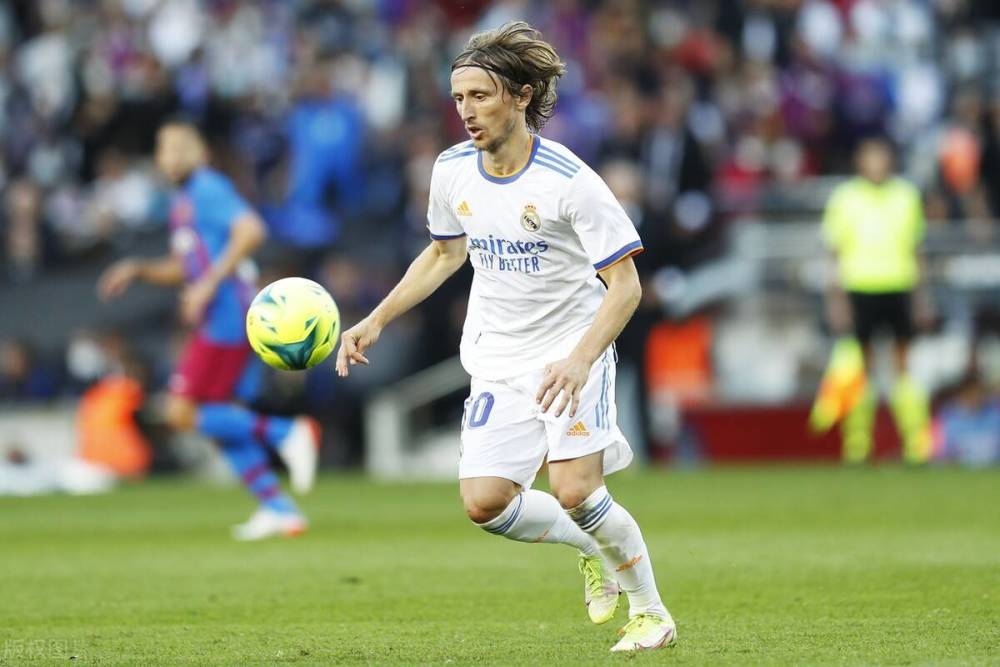 阿根廷球员看女儿球赛时与他人发生争执，被汽车钥匙刺伤头部