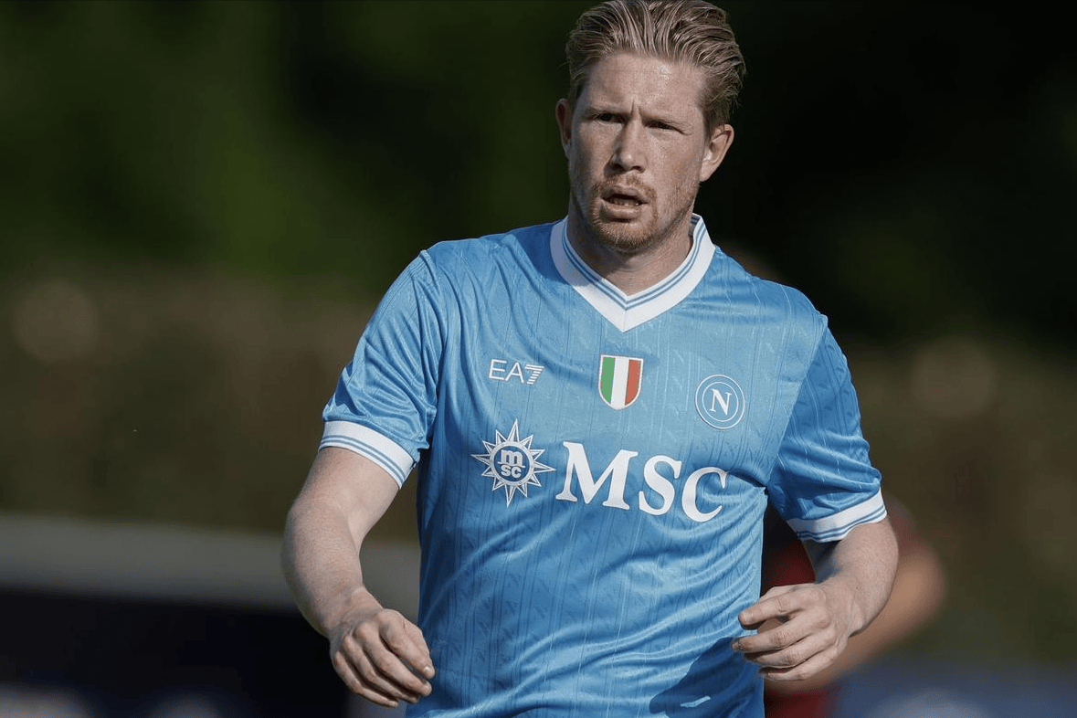 阿莫林抱头无奈！曼联队长补时踢飞空门+2次高射炮 尴尬40射门0球